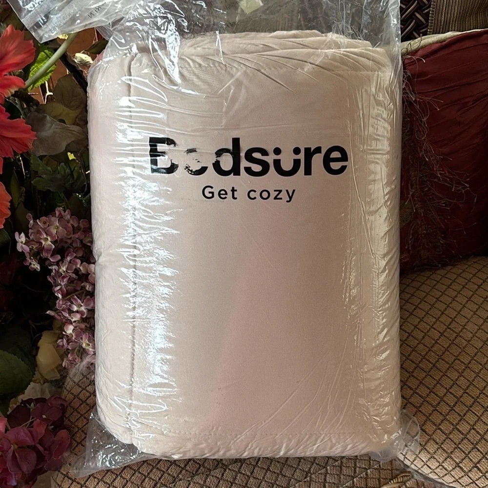 Brand New Bedsure GentleSoft Down Alternative Comforter Queen Beige